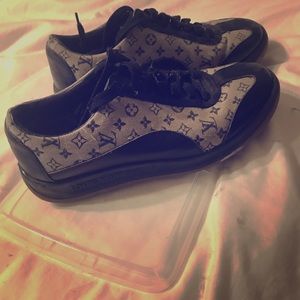 Vintage Louis Vuitton sneakers! Size 6